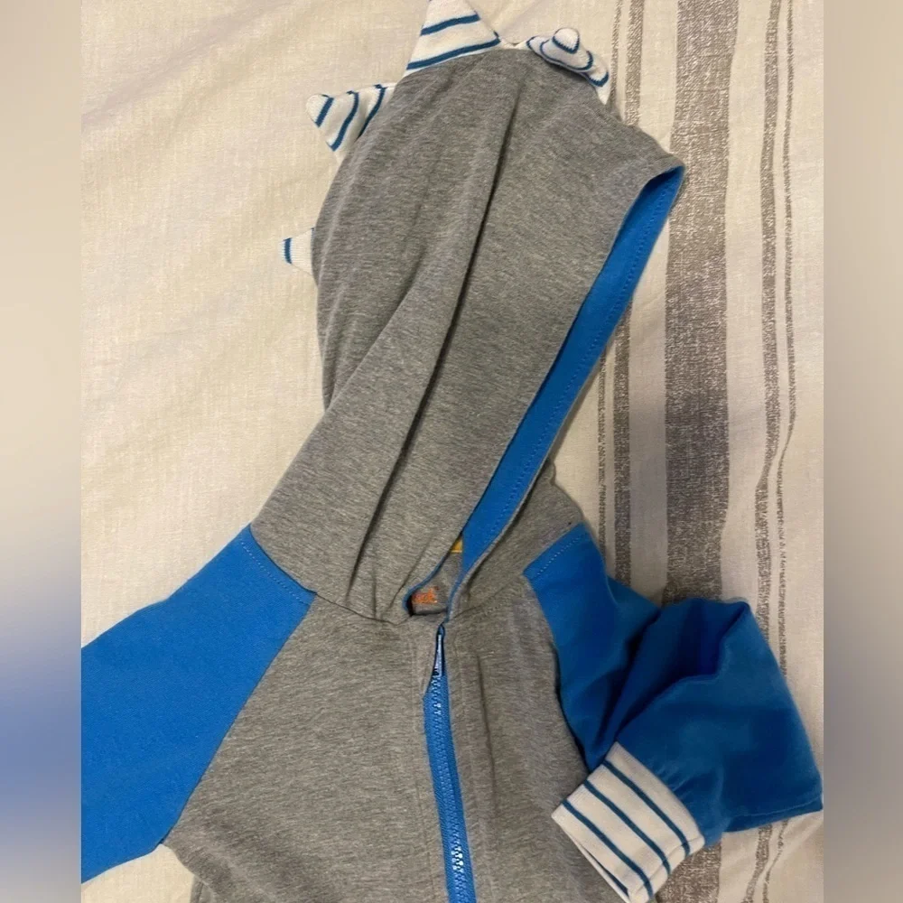 Cat & Jack zip up